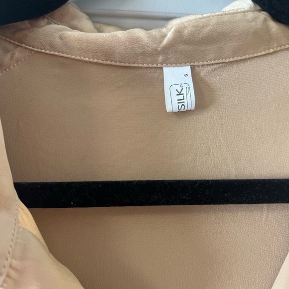 Lily Silk Champagne Gold 100% Silk Collared T-Shirt Size Small - Picture 4 of 4